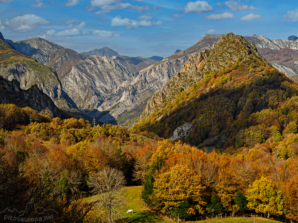 Foto: Pica de Ten y el inicio del desfiladero de los Beyos por el que discurre el Río Sella hasta Cangas de Onis, Ribadesella y el Cantábrico.