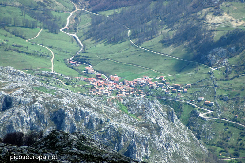 Sotres desde Peña Main, Asturias, Picos de Europa