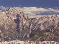 La Torre de la Palanca y el grupo del Llambrin tiene una imagen majestuosa desde la Vega de Ario, Picos de Europa