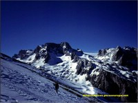 Desde las rampas de subida a Cabeza Tortorios se domina desde la Torre de la Pardida, el Neveron de Urrieullu y el Pico de Albo