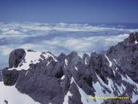 La Arista que sube a la Torre de Santa Mara de Enol desde el Sur, bordeando el Jou Santu, Picos de Europa