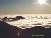 Vega Bao bajo la niebla, desde el pie de la cara Sur de Pea Santa de Castilla, Picos de Europa