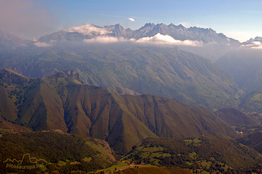 Picos de Europa desde el Pico Turbina, Sierra del Cuera, Asturias
