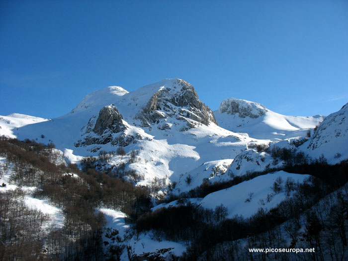 Foto: La vista hacia el Puerto de Pandetrave, Valdeón, Picos de Europa, León