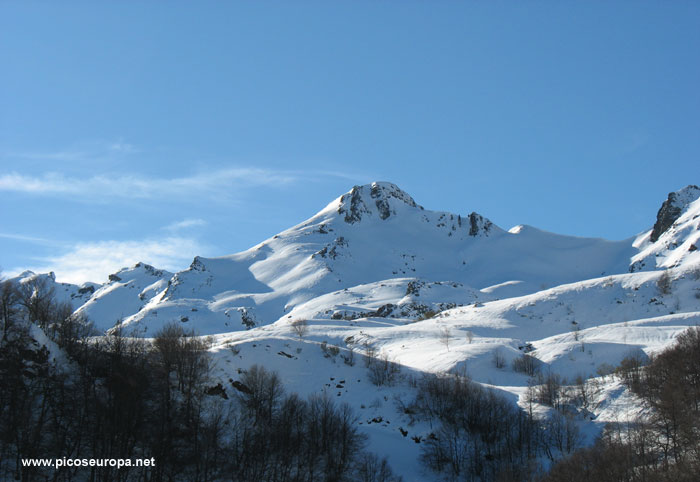 Foto: La cabecera del valle, posiblemente el Pico Anzo, Valdeón, Picos de Europa, León