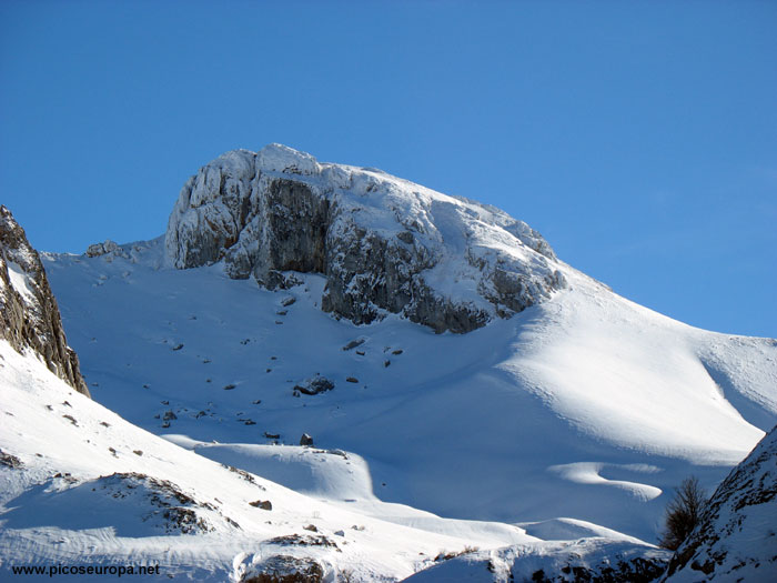 Foto: La vista hacia el Puerto de Pandetrave, Valdeón, Picos de Europa, León