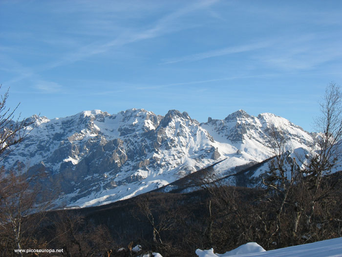 Torre de la Palanca, Llambrión y Picos del Friero desde Cerras de Cuénabres, Valdeón, Picos de Europa, León