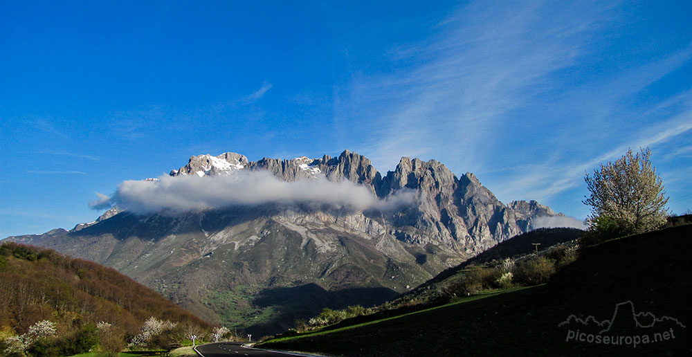 Cornión desde Posada de Valdeón, Picos de Europa, León, España